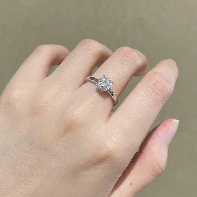 四爪女戒S925银镀白金定制选款主石莫桑钻1.0ct/副石高碳钻